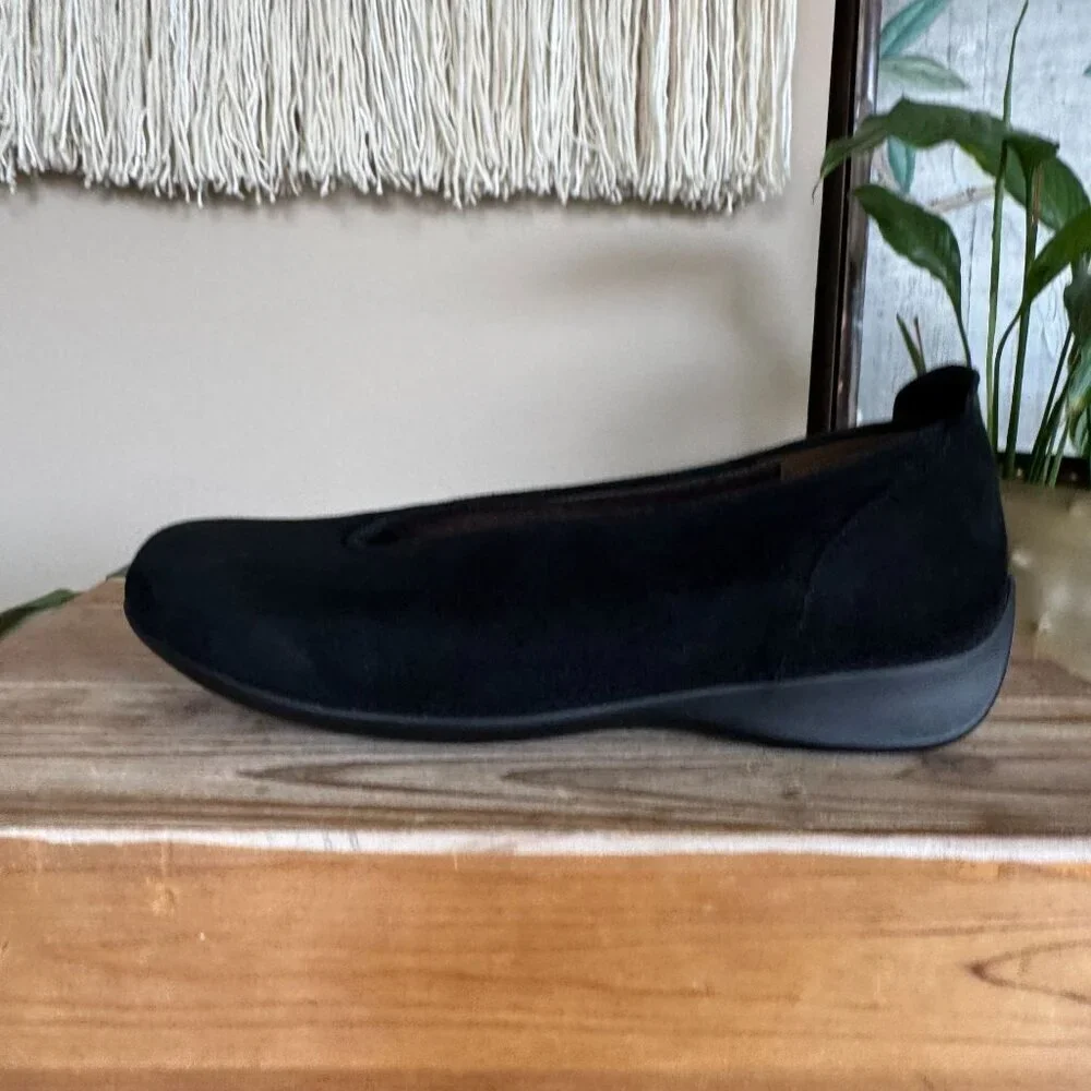 Wolkey Black Suede Slip on Comfort Rubber Bottom Sole Ballet Flats Size 10.5